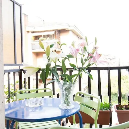 Vintage In Apartment Rom